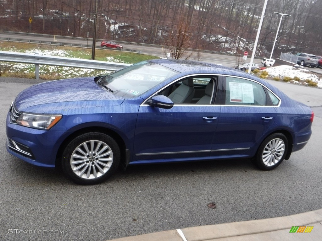 2017 Passat SE Sedan - Reef Blue Metallic / Moonrock Gray photo #13