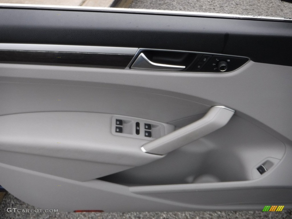 2017 Passat SE Sedan - Reef Blue Metallic / Moonrock Gray photo #20