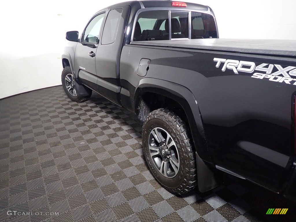 2017 Tacoma TRD Sport Access Cab 4x4 - Black / TRD Graphite photo #17