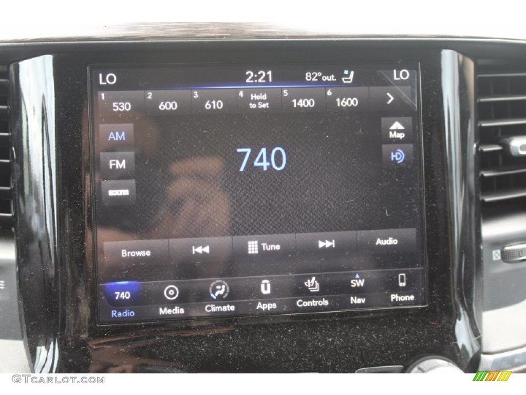 2019 1500 Laramie Crew Cab - Diamond Black Crystal Pearl / Black photo #16
