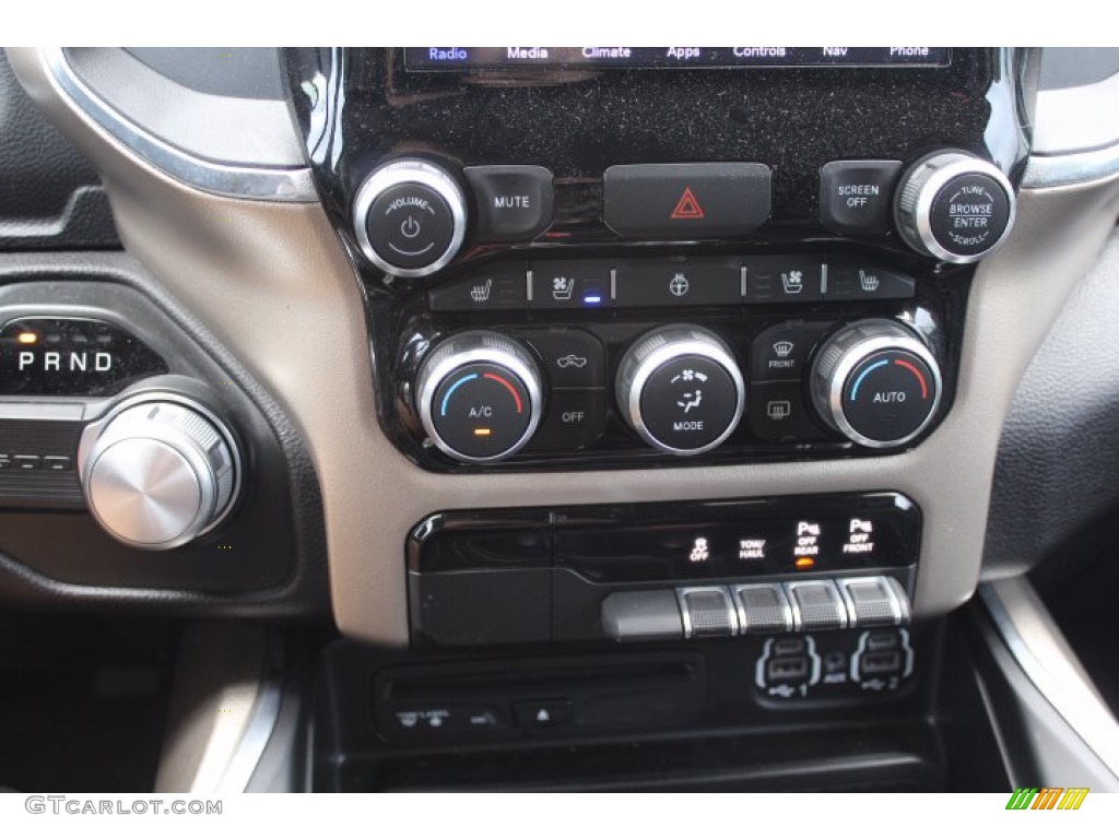 2019 1500 Laramie Crew Cab - Diamond Black Crystal Pearl / Black photo #17