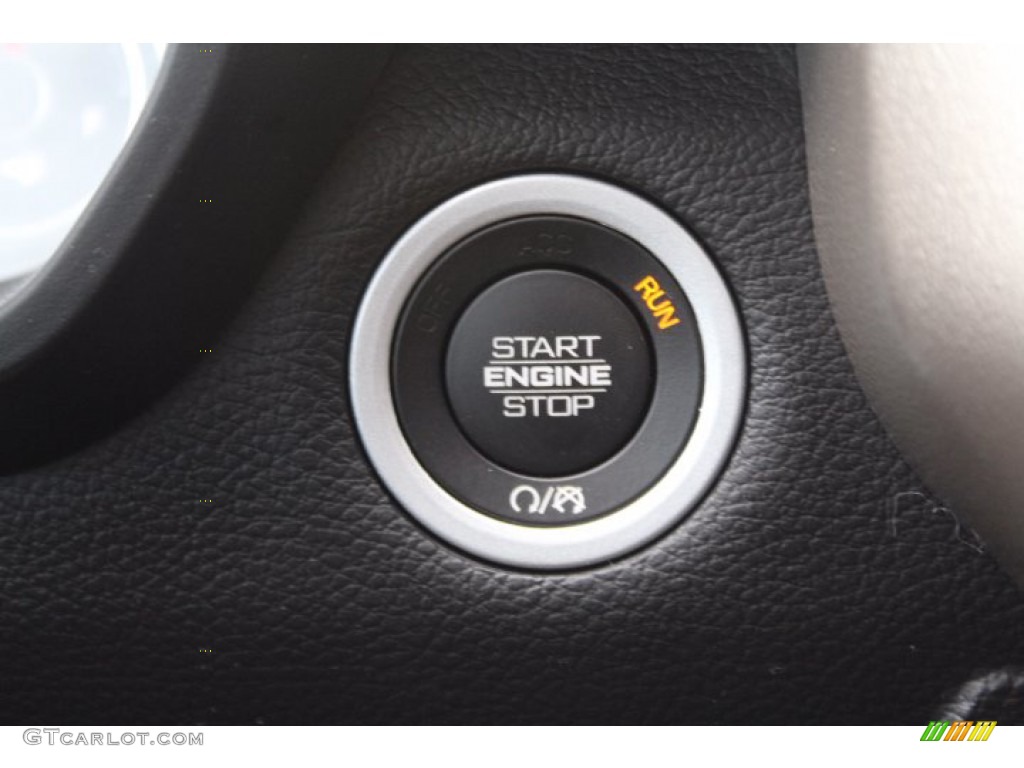 2019 1500 Laramie Crew Cab - Diamond Black Crystal Pearl / Black photo #18
