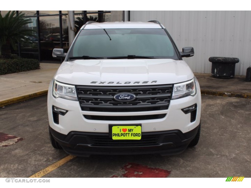 2019 Explorer XLT - Oxford White / Medium Black photo #3