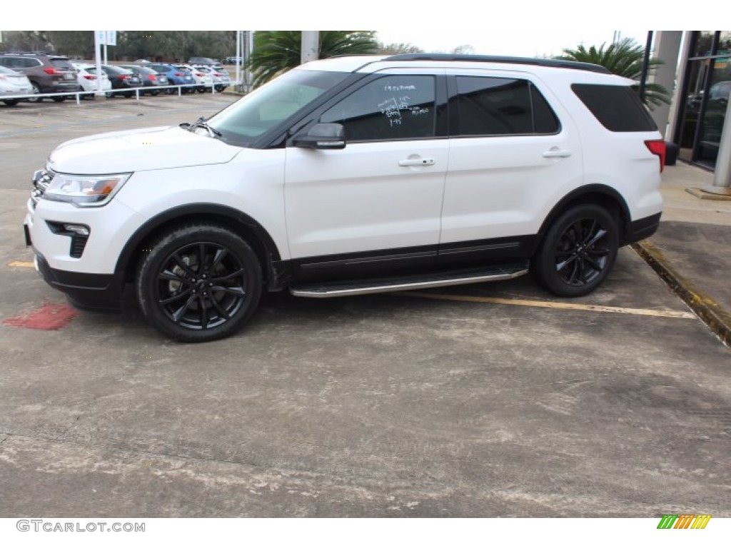 2019 Explorer XLT - Oxford White / Medium Black photo #5
