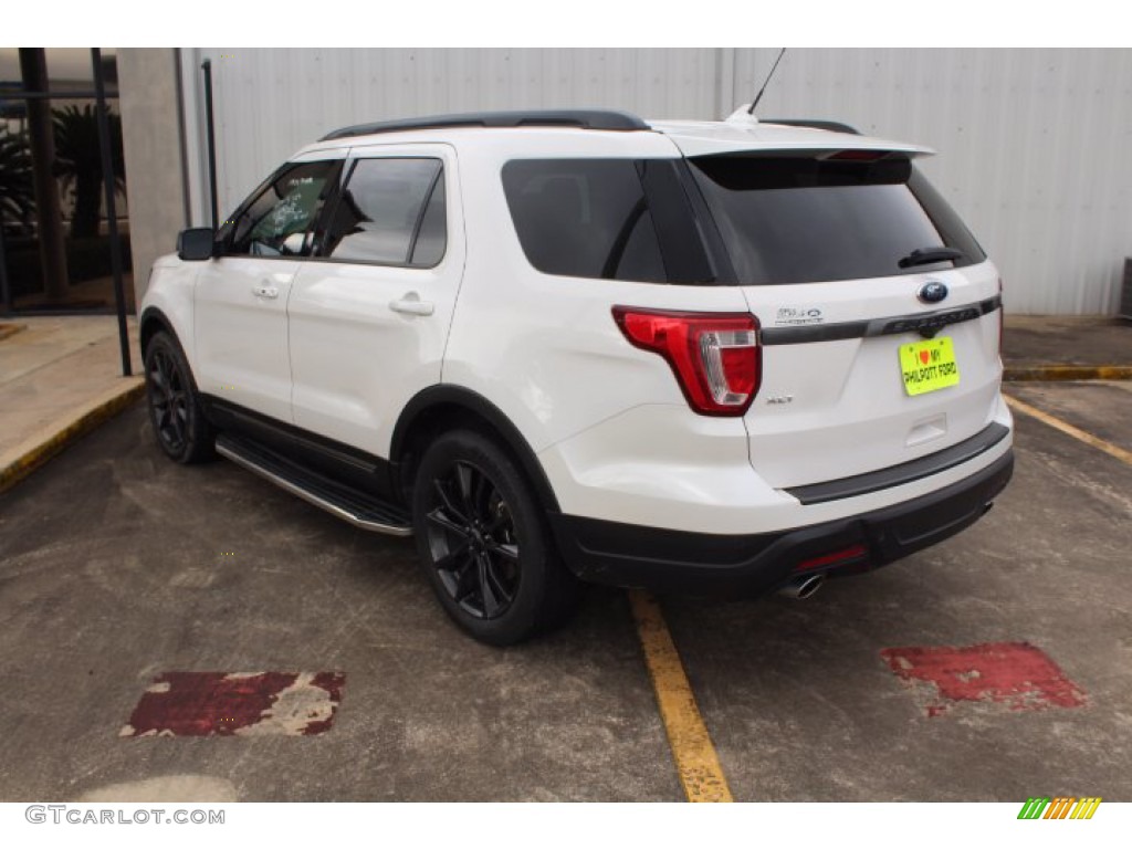 2019 Explorer XLT - Oxford White / Medium Black photo #7
