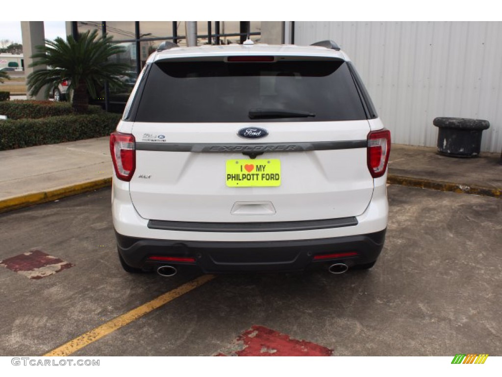 2019 Explorer XLT - Oxford White / Medium Black photo #8