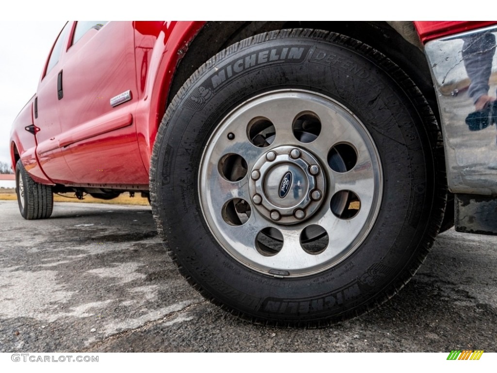 2005 F350 Super Duty XLT Crew Cab - Red / Medium Flint photo #2