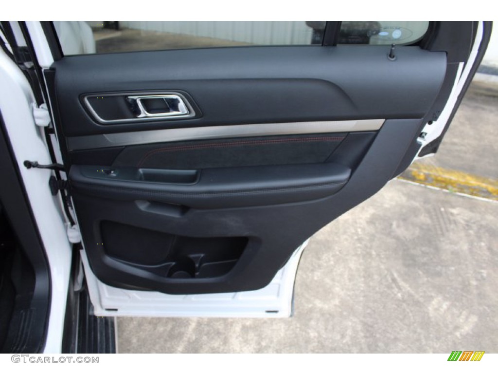 2019 Explorer XLT - Oxford White / Medium Black photo #27