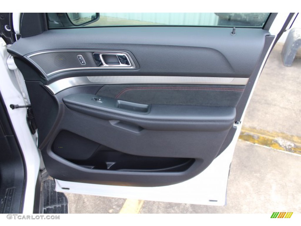 2019 Explorer XLT - Oxford White / Medium Black photo #29