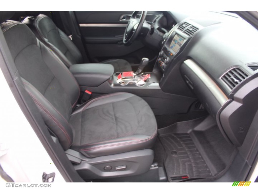 2019 Explorer XLT - Oxford White / Medium Black photo #30