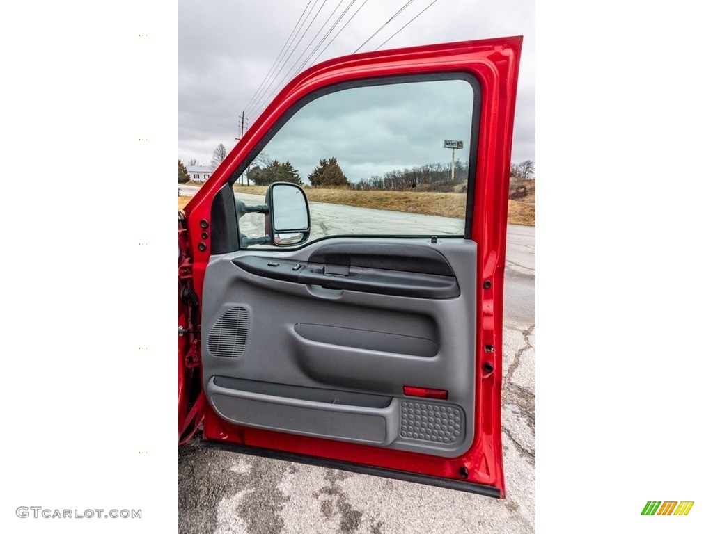 2005 F350 Super Duty XLT Crew Cab - Red / Medium Flint photo #29