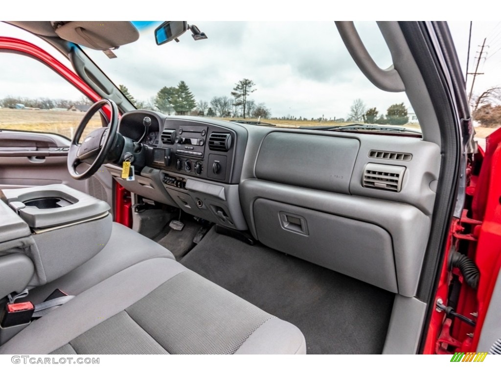 Medium Flint Interior 2005 Ford F350 Super Duty XLT Crew Cab Photo #140939997