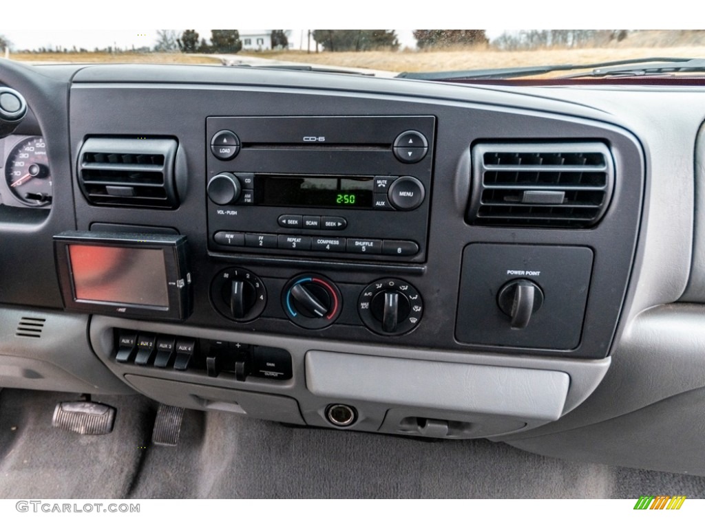 2005 F350 Super Duty XLT Crew Cab - Red / Medium Flint photo #34