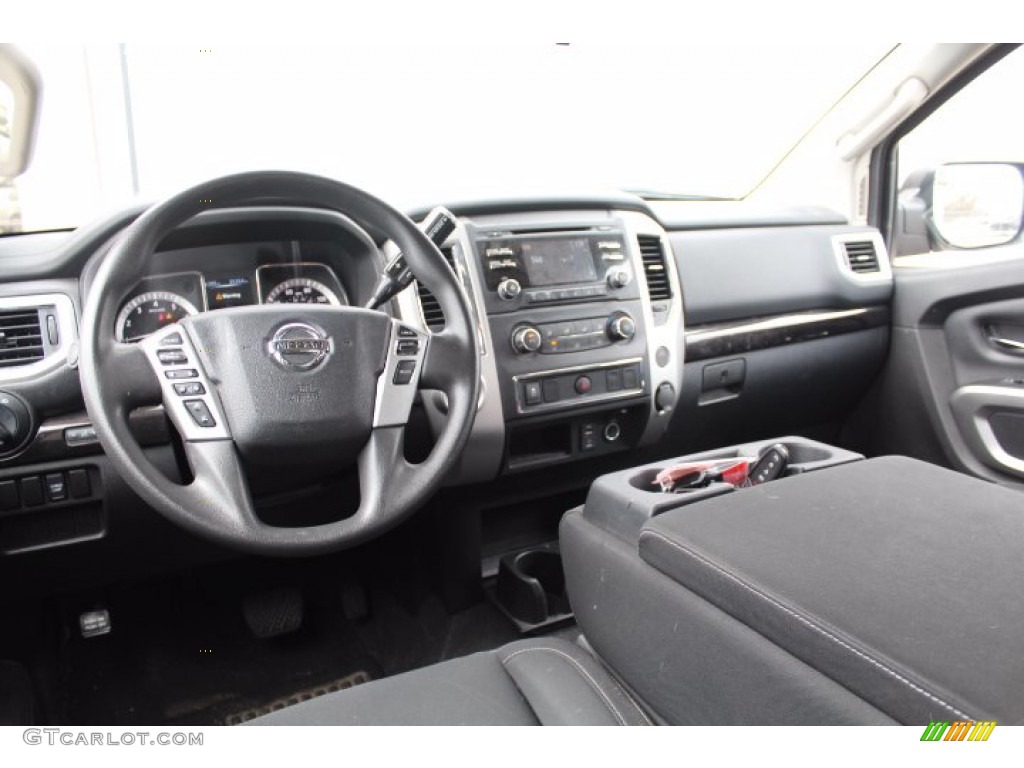 2017 Nissan Titan SV Crew Cab 4x4 Black Dashboard Photo #140940591