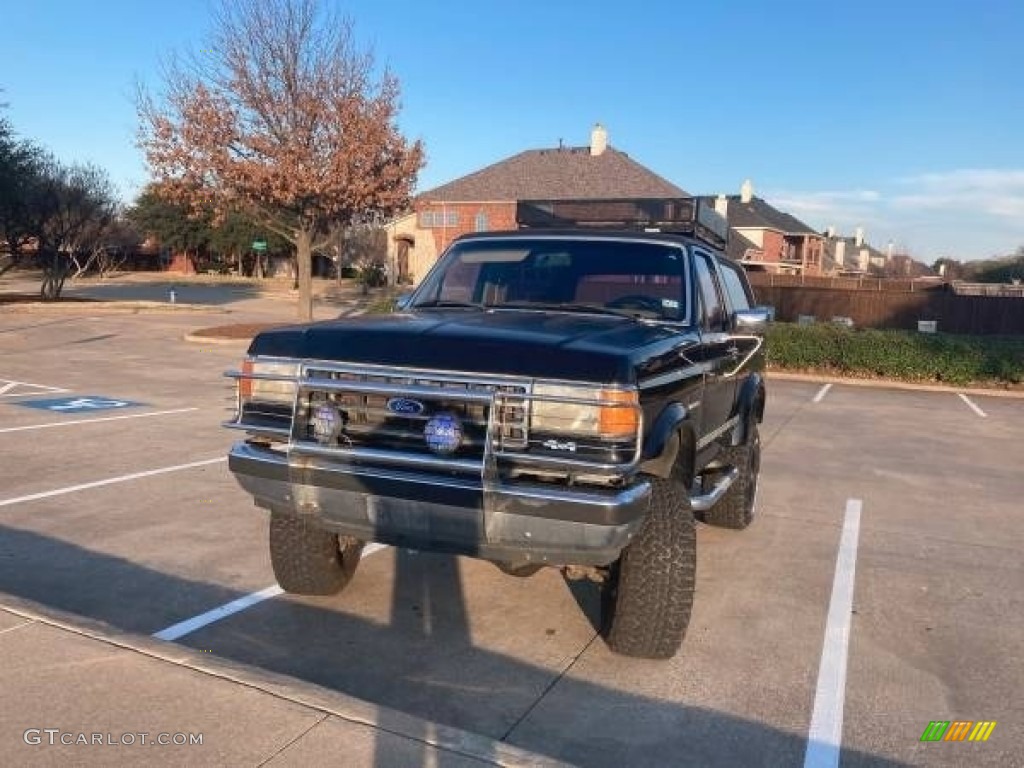 1989 Bronco Custom 4x4 - Black / Beige photo #2