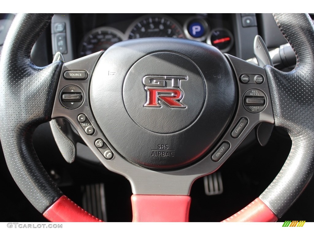 2015 Nissan GT-R Premium Steering Wheel Photos