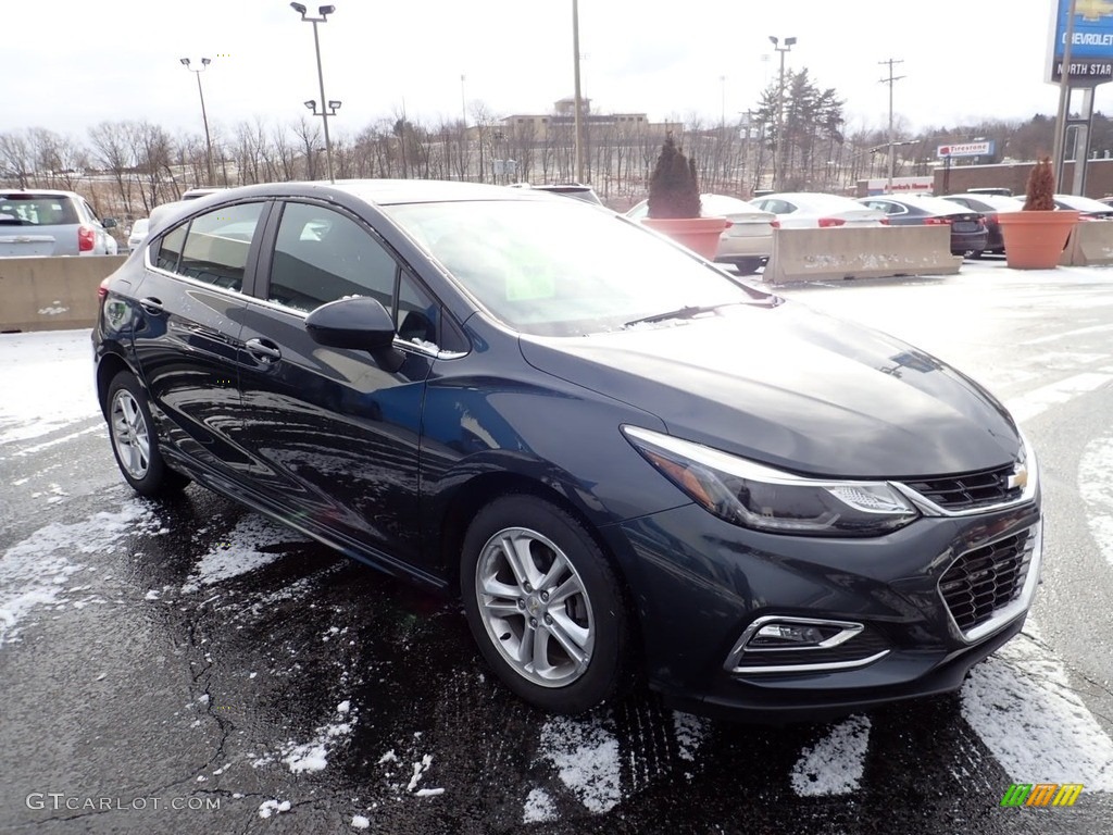 Graphite Metallic 2018 Chevrolet Cruze LT Hatchback Exterior Photo #140955139