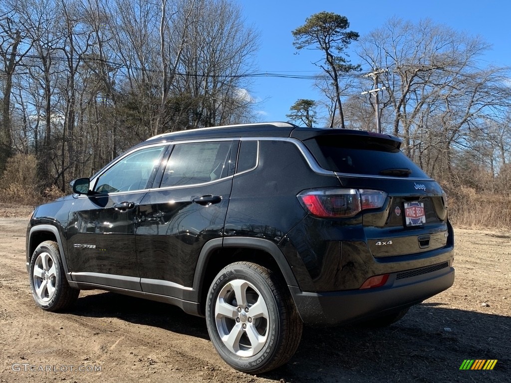 2021 Compass Latitude 4x4 - Diamond Black Crystal Pearl / Black photo #4