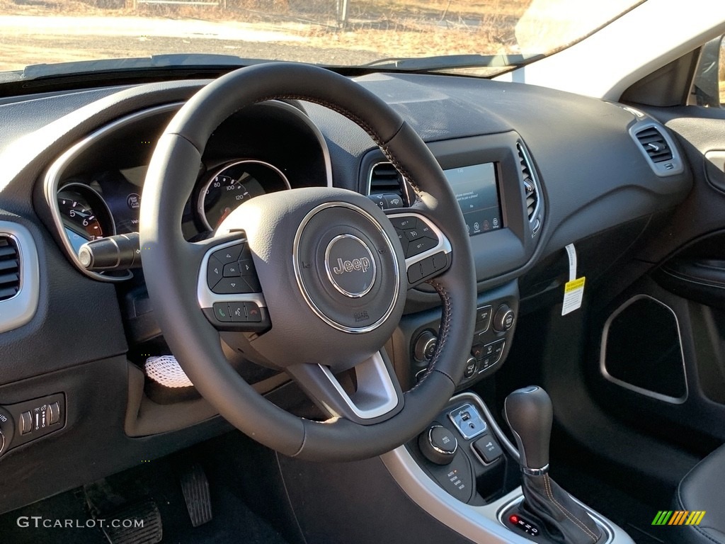 2021 Compass Latitude 4x4 - Diamond Black Crystal Pearl / Black photo #8