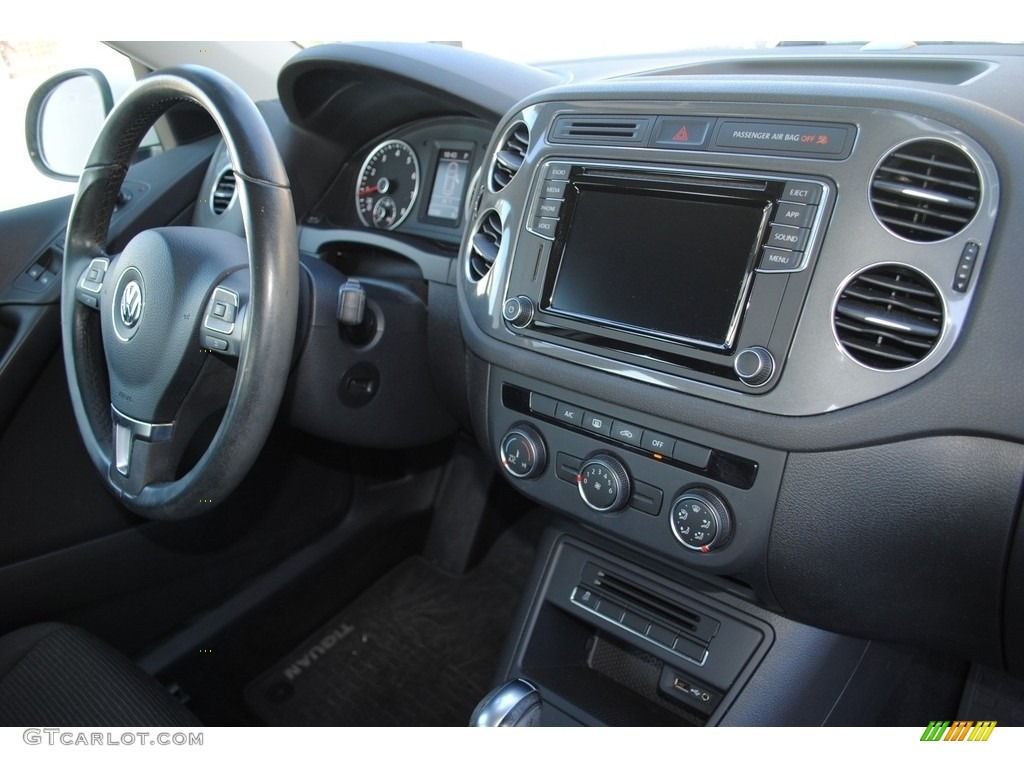 2018 Volkswagen Tiguan Limited 2.0T Controls Photo #140967095