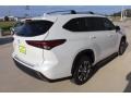 2021 Blizzard White Pearl Toyota Highlander XLE  photo #8