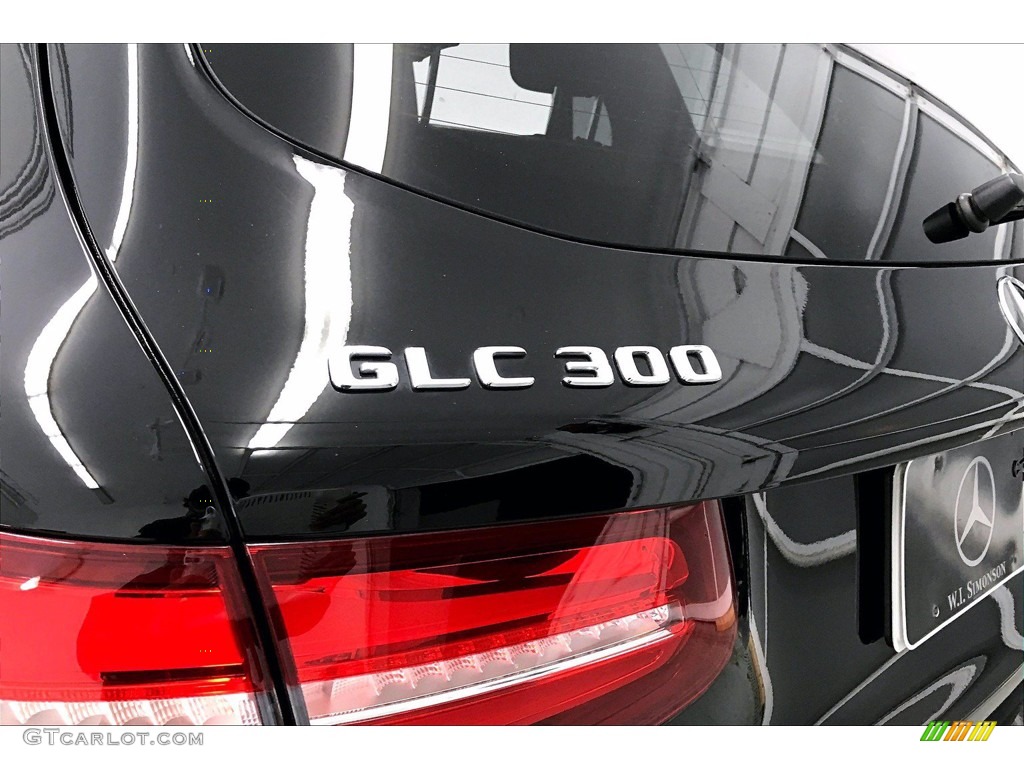 2018 GLC 300 4Matic - Black / Black photo #31