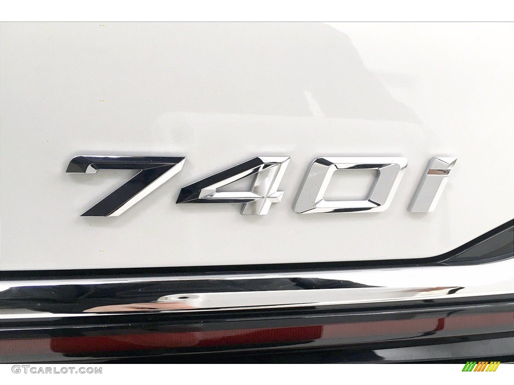 2021 BMW 7 Series 740i Sedan Marks and Logos Photos