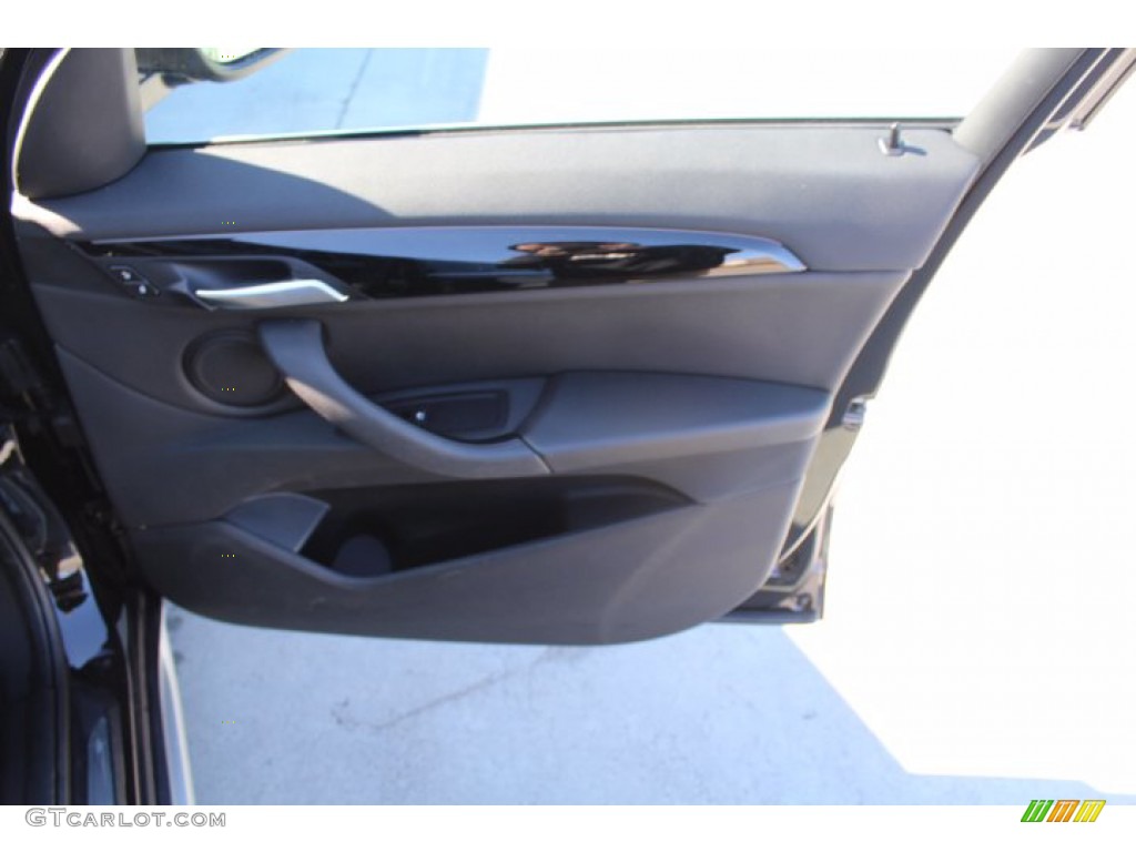 2019 X1 sDrive28i - Jet Black / Black photo #29