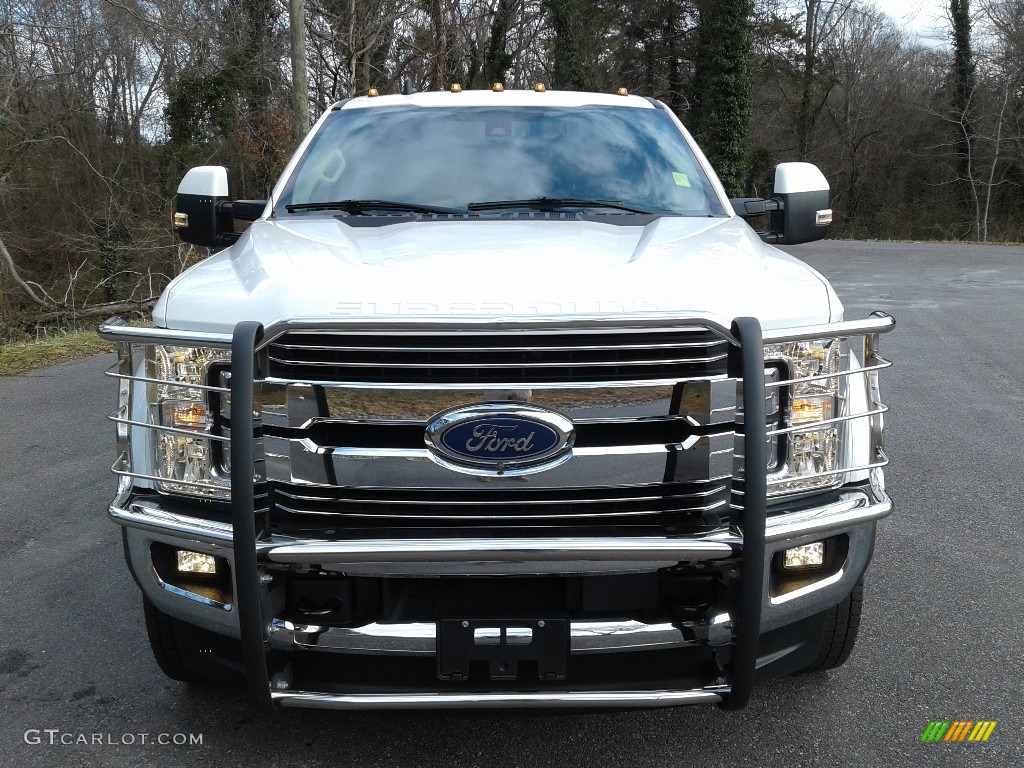 2019 F450 Super Duty Lariat Crew Cab 4x4 - Oxford White / Light Camel photo #3