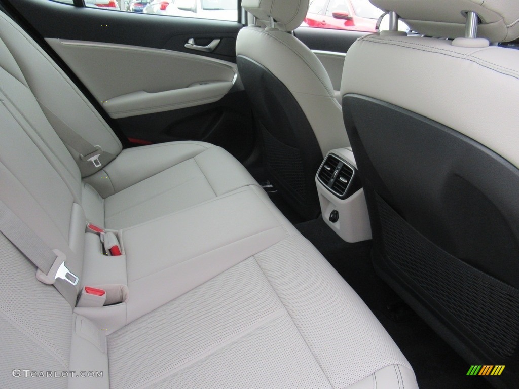 2020 Genesis G70 - Uyuni White / Black/Gray photo #13