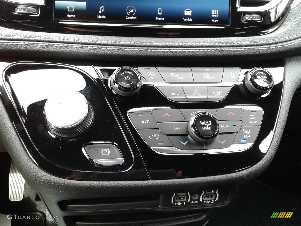 2021 Chrysler Pacifica Touring Controls Photo #140985424
