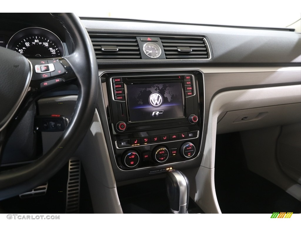 2017 Passat R-Line Sedan - Urano Gray / Moonrock Gray photo #10