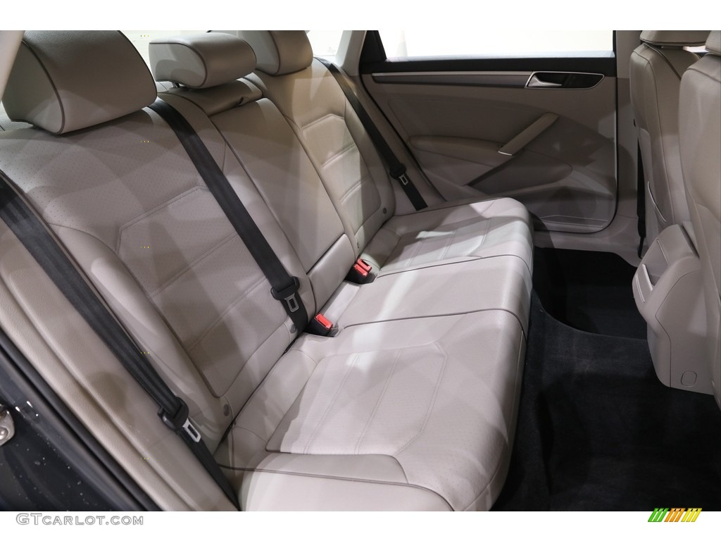 2017 Passat R-Line Sedan - Urano Gray / Moonrock Gray photo #16