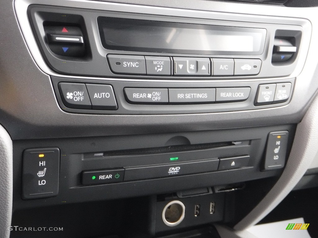 2017 Honda Pilot EX-L AWD Controls Photo #140992311