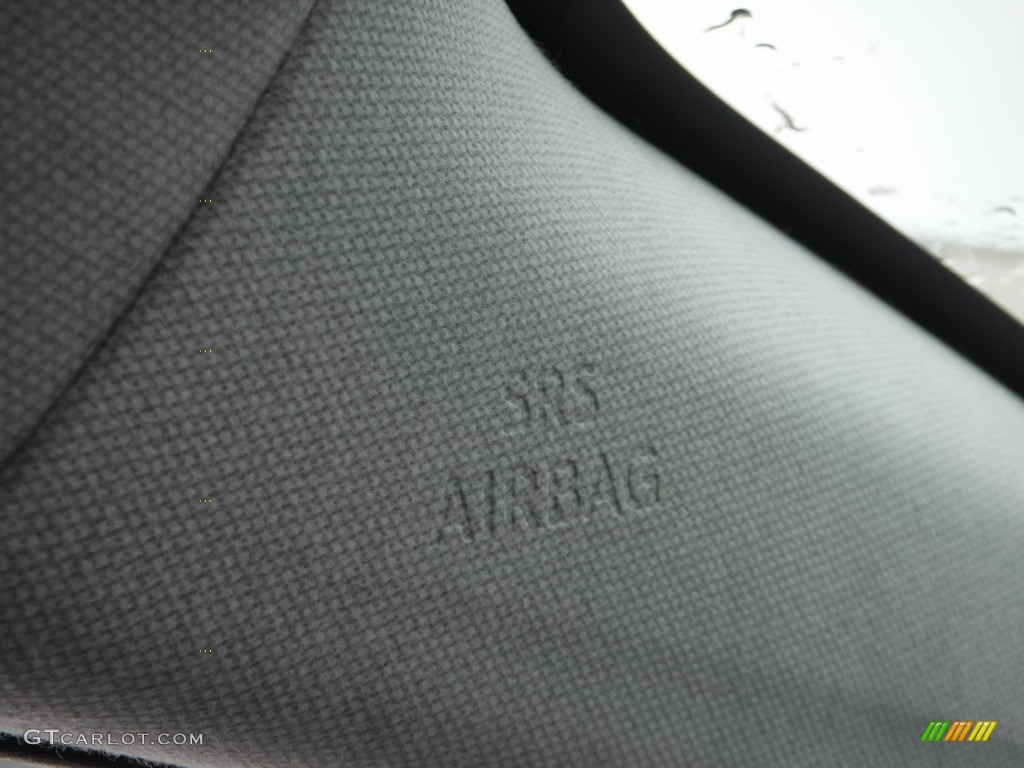2019 Prius L Eco - Magnetic Grey Metallic / Moonstone photo #17