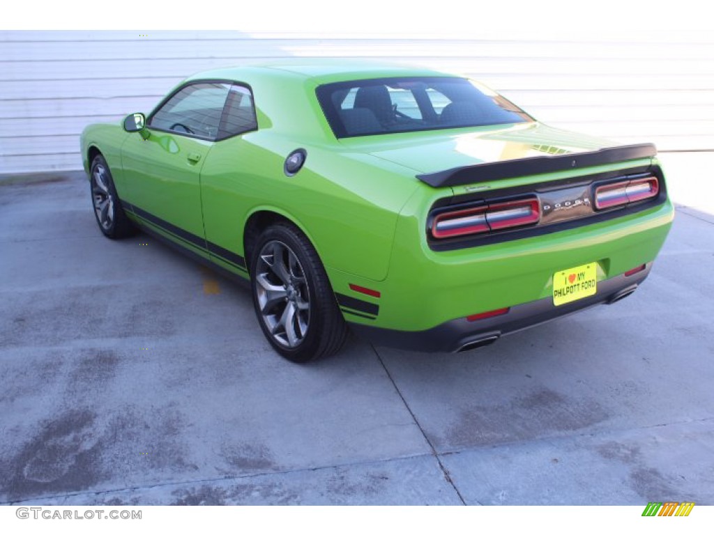 2017 Challenger SXT - Green Go / Black photo #7