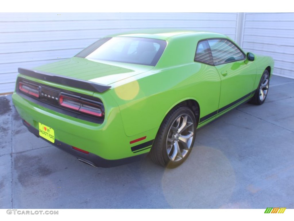 2017 Challenger SXT - Green Go / Black photo #9