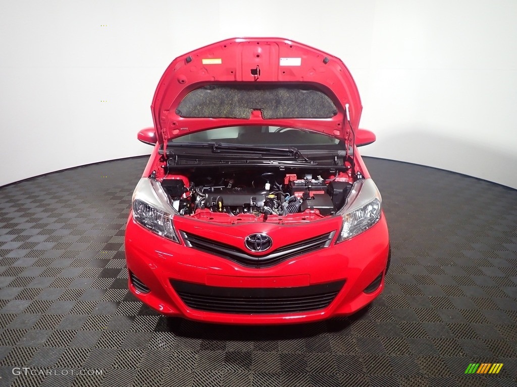 2012 Yaris L 5 Door - Absolutely Red / Ash Gray photo #5