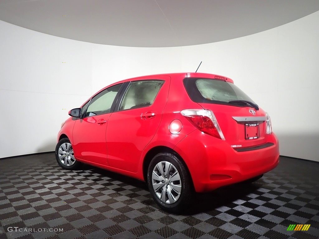 2012 Yaris L 5 Door - Absolutely Red / Ash Gray photo #10