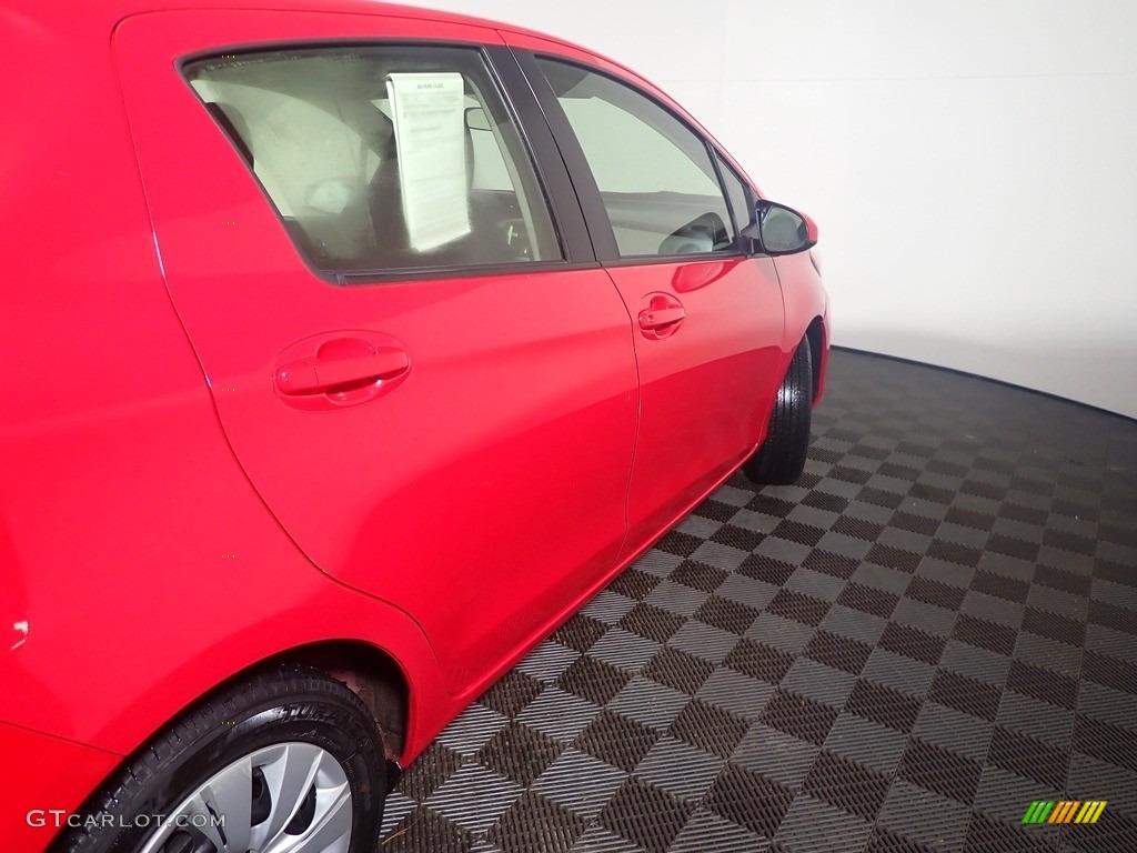 2012 Yaris L 5 Door - Absolutely Red / Ash Gray photo #18