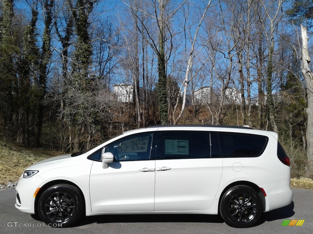 Luxury White Pearl Chrysler Pacifica