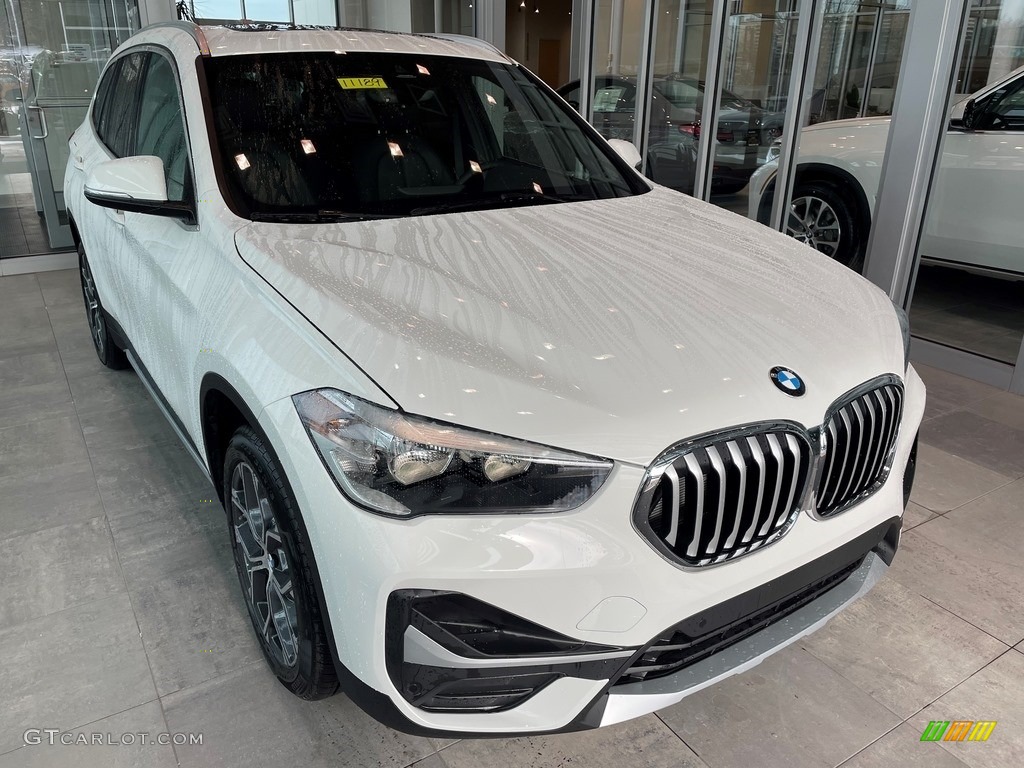 2021 X1 xDrive28i - Alpine White / Black photo #1