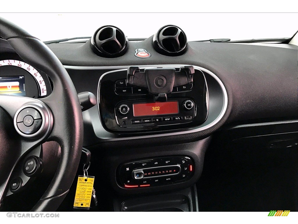 2017 Smart fortwo Electric Drive coupe Black Dashboard Photo #141007747