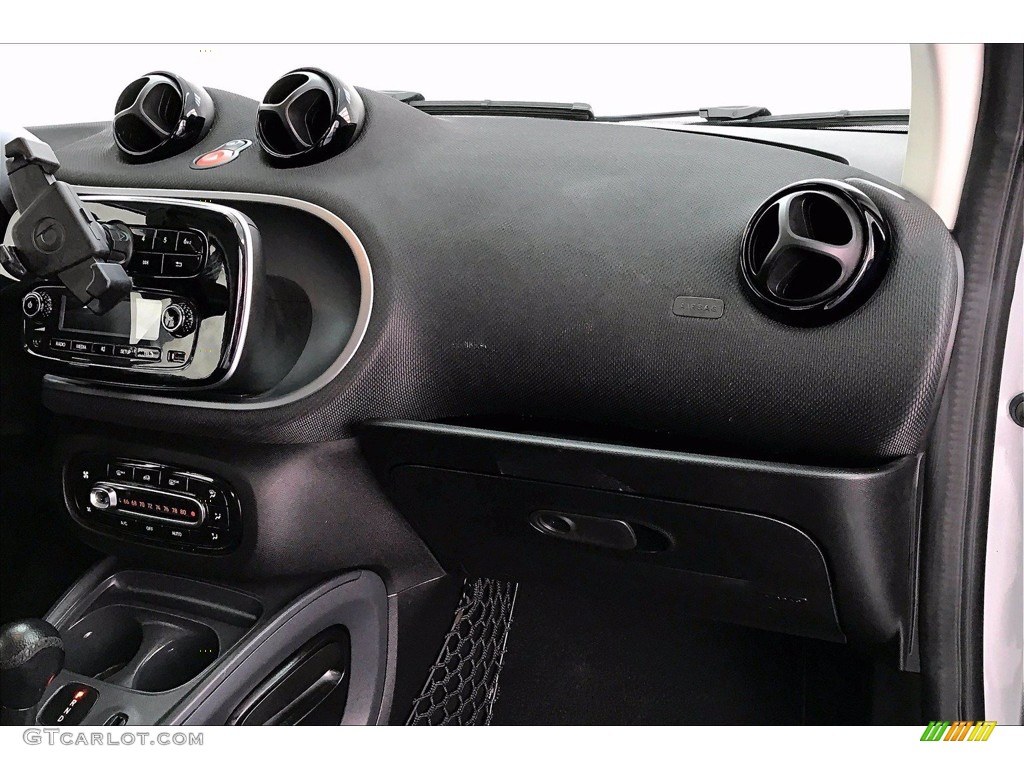 2017 Smart fortwo Electric Drive coupe Black Dashboard Photo #141007993