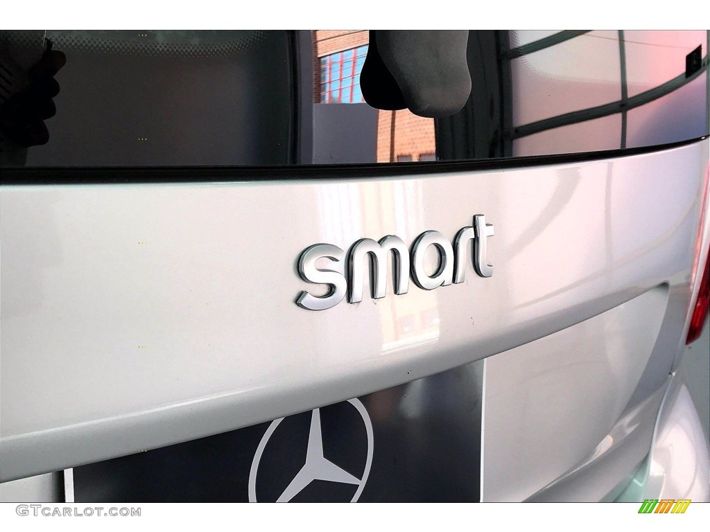 2017 Smart fortwo Electric Drive coupe Marks and Logos Photos