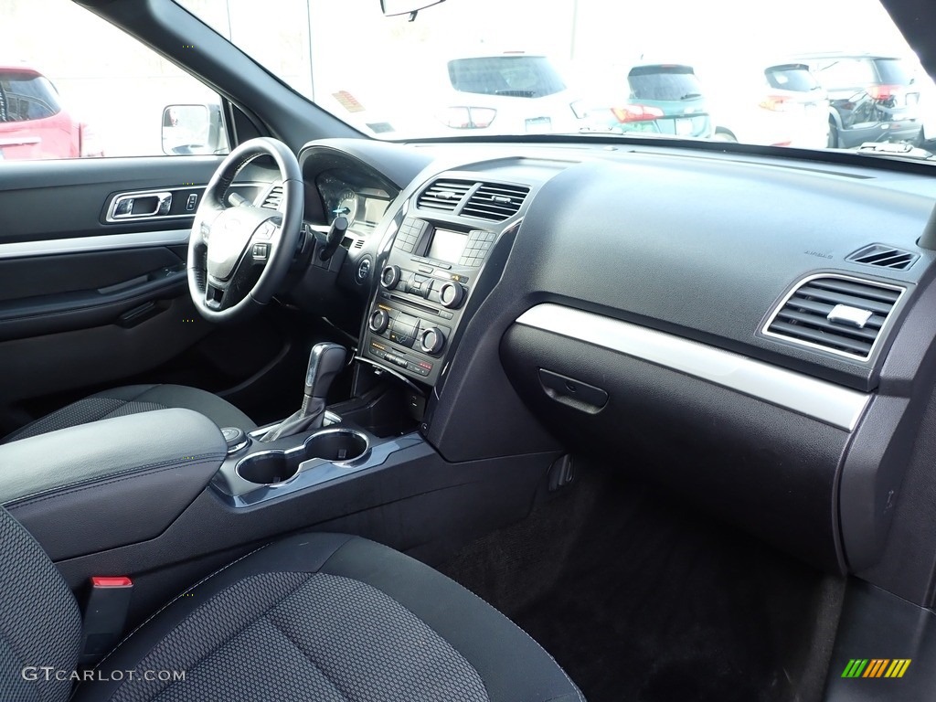 2017 Explorer XLT 4WD - Ingot Silver / Ebony Black photo #6