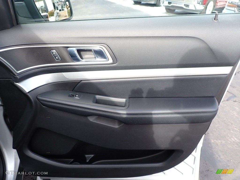 2017 Explorer XLT 4WD - Ingot Silver / Ebony Black photo #7