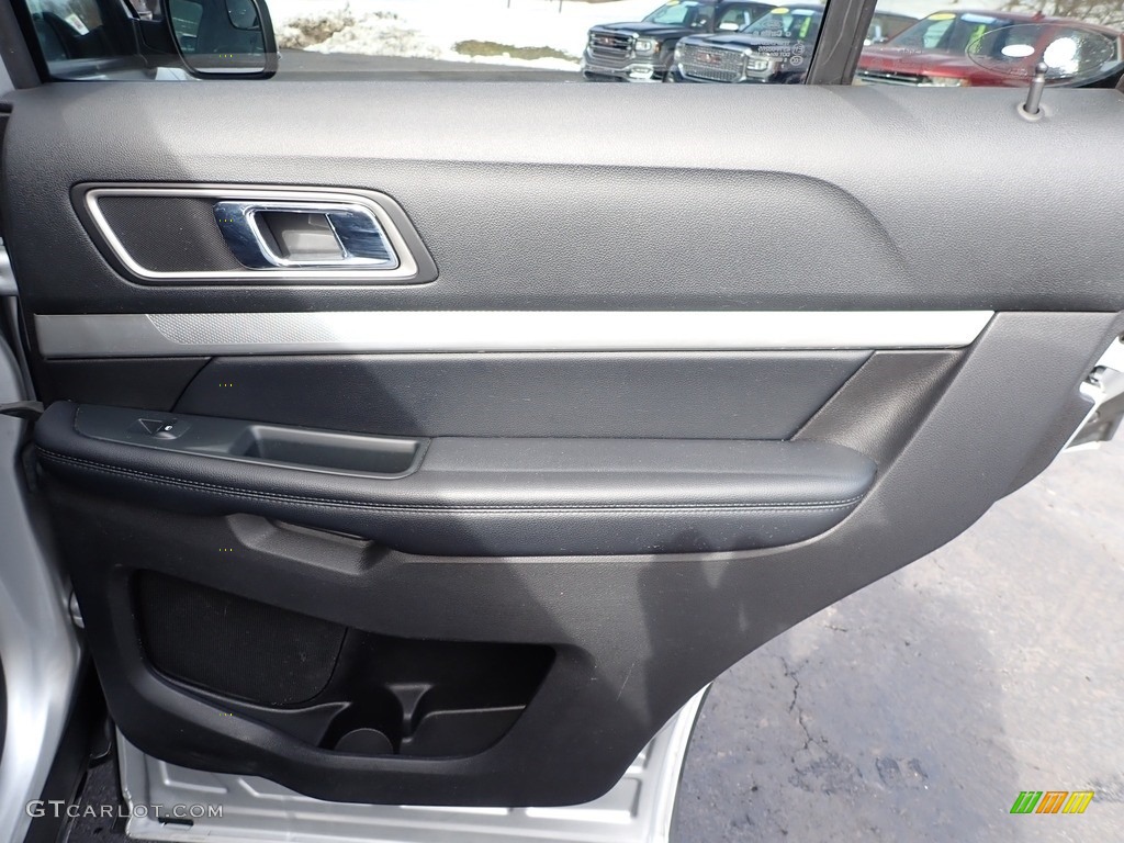 2017 Explorer XLT 4WD - Ingot Silver / Ebony Black photo #8