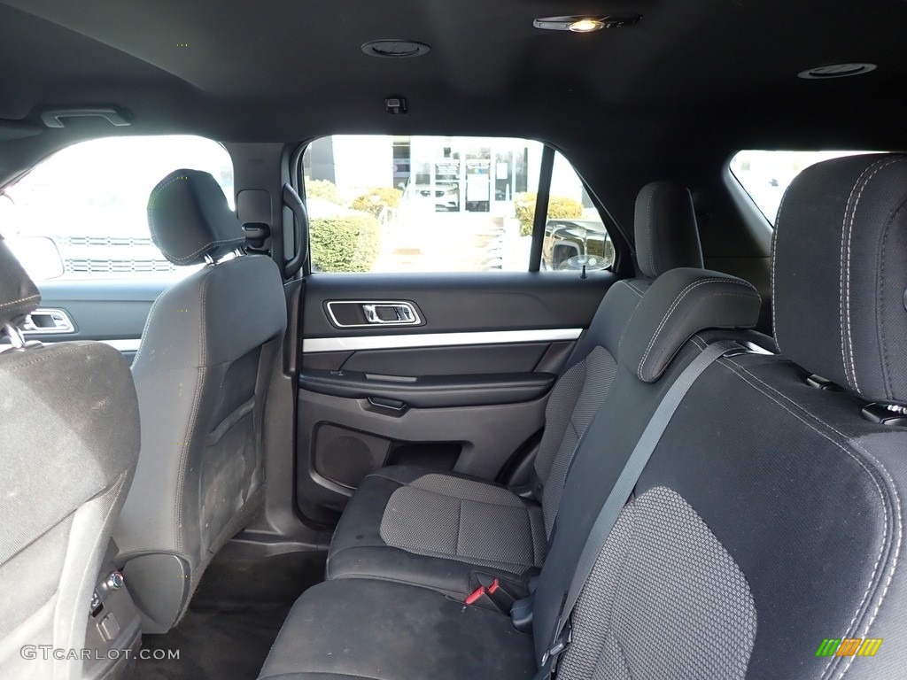 2017 Explorer XLT 4WD - Ingot Silver / Ebony Black photo #17