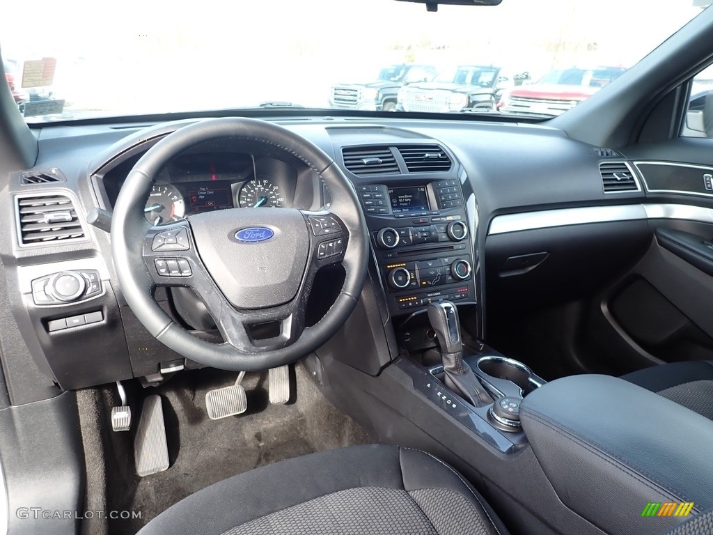 2017 Explorer XLT 4WD - Ingot Silver / Ebony Black photo #19